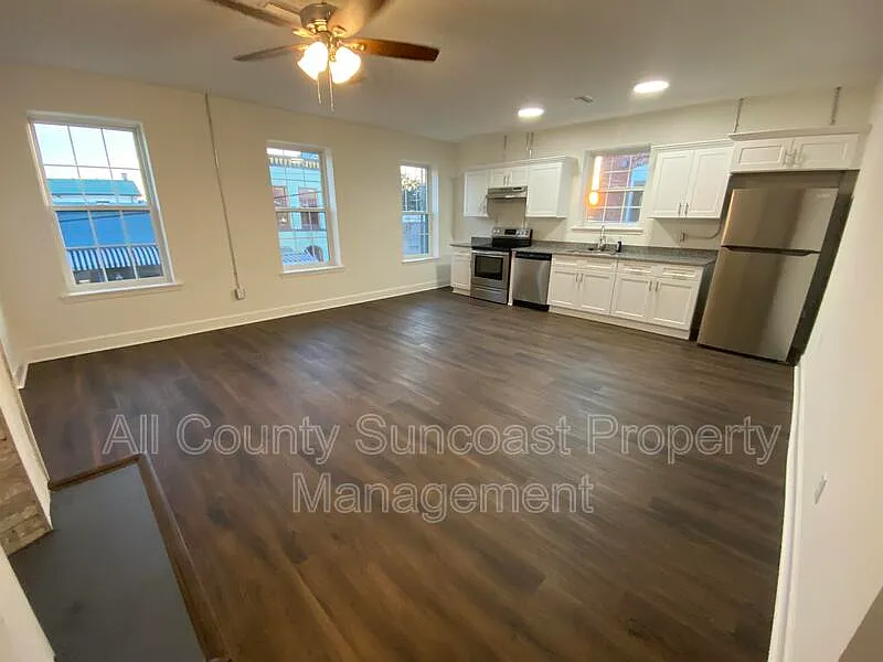 2 bed, 1.0 bath, $1,395 — Photo 3