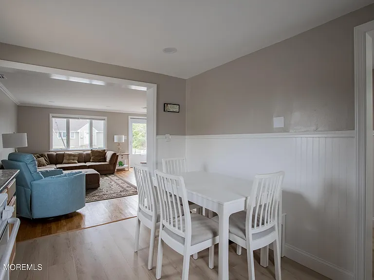 32 Howland Ave — Photo 5