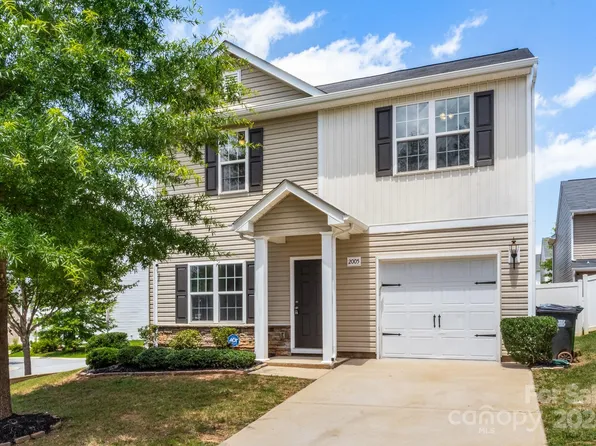2005 Amos Oaks Ln, Charlotte, NC 28215