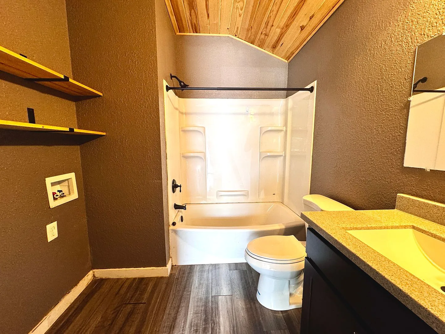 1 Bed/1 Bath Tiny Home Sulphur Rock — Photo 4