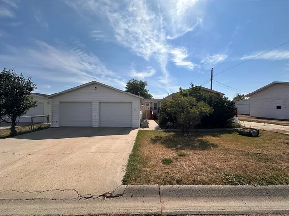 210 S 9th St, Baker, MT 59313