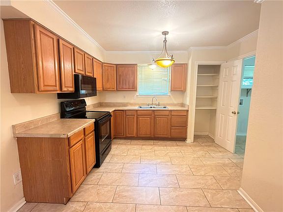 3rd image of 3236 Reine Ave