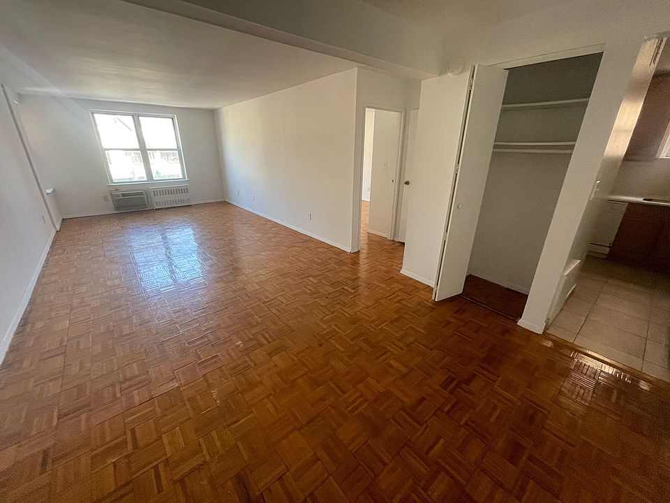 1st image of 4420 Douglaston Pkwy APT 3E
