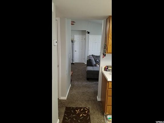 3rd image of 989 E Creekhill Ln