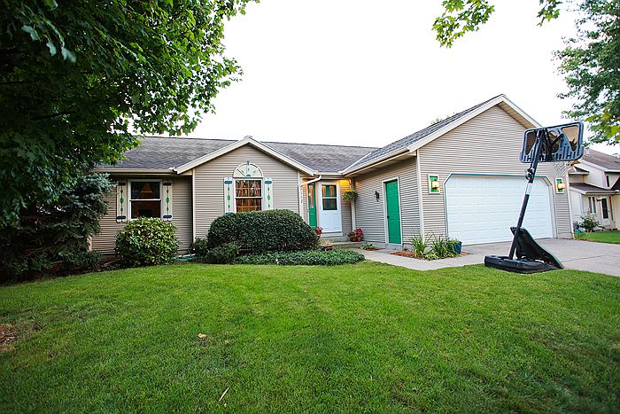 1st image of 768 N Meadow Dr
