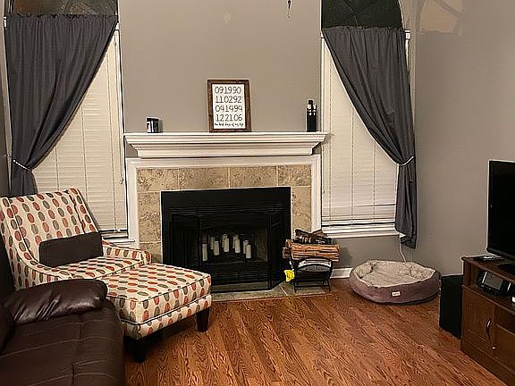3rd image of 1274 York Cir