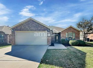 429 Brookhollow Ln, Saginaw, TX 76131