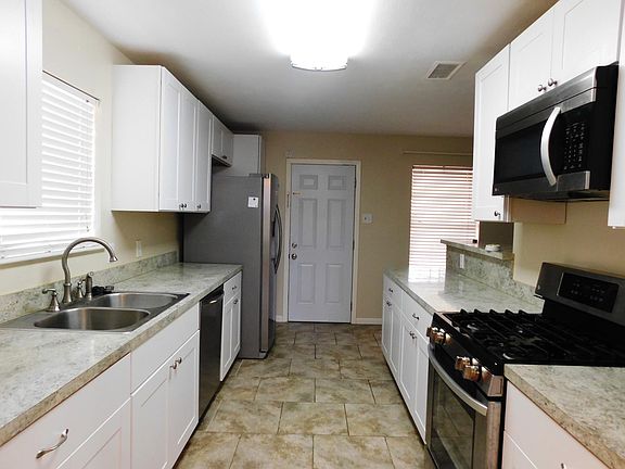 4th image of 2102 Patricia Ln