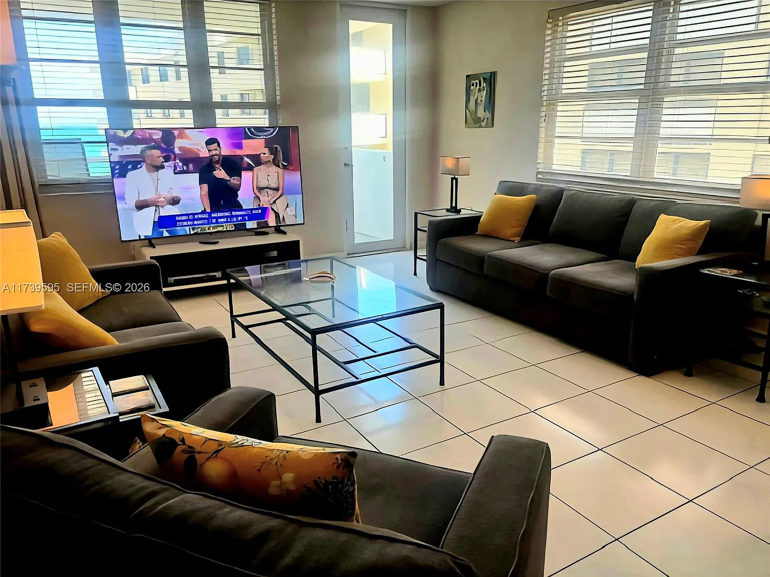 The Decoplage Condo — Photo 2