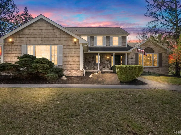 1197 Kinlock Dr, Troy, MI 48098