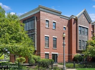 846 W College Pkwy, Chicago, IL 60608
