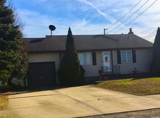 1 Gail Dr, Massapequa, NY 11758