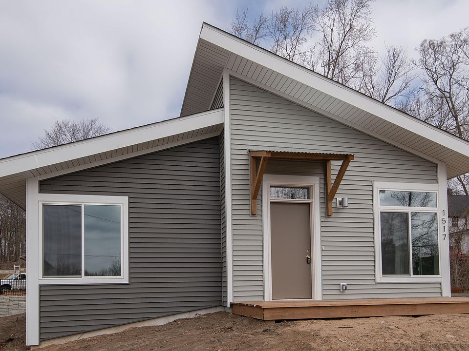 1st image of 210 Foresman Ave