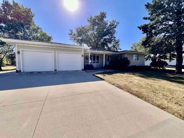404 Spruce St, Reinbeck, IA 50669
