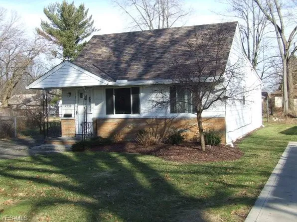 4739 Silverdale Rd, North Olmsted, OH 44070