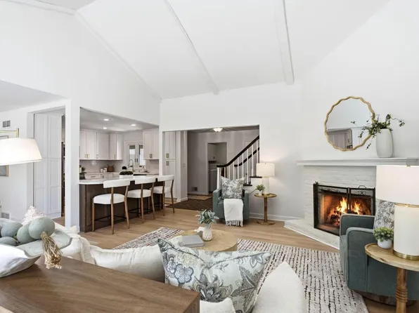 10042 N Holmes COURT, Mequon, WI 53092
