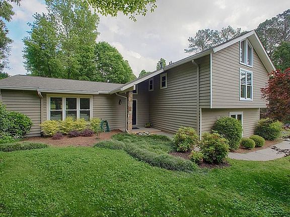 Nice covered entrance!