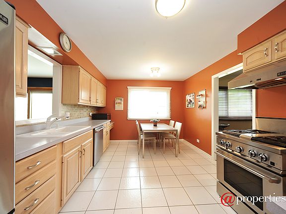 Kitchen / Breakfast Room