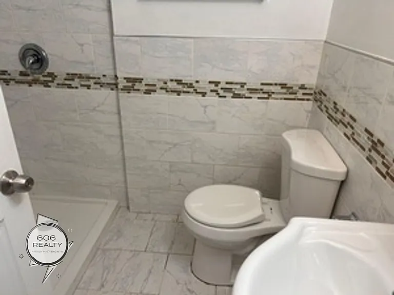 Great Two bed, One bath apartment in Cicero! — Photo 8