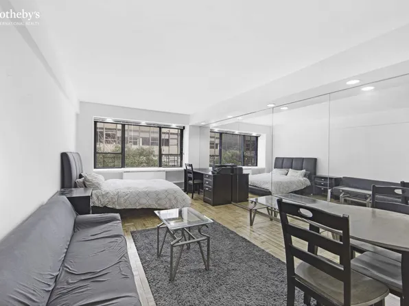 210 E 47th St, New York, NY