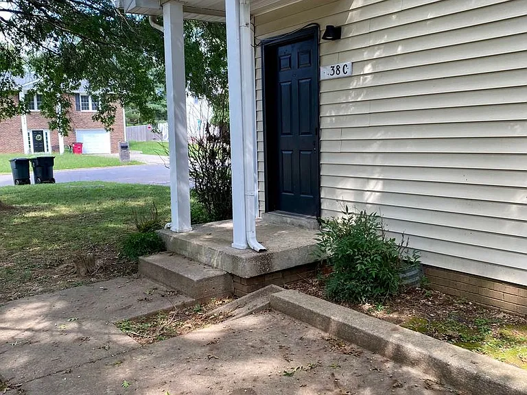 638 Bradley Ct #C — Photo 2
