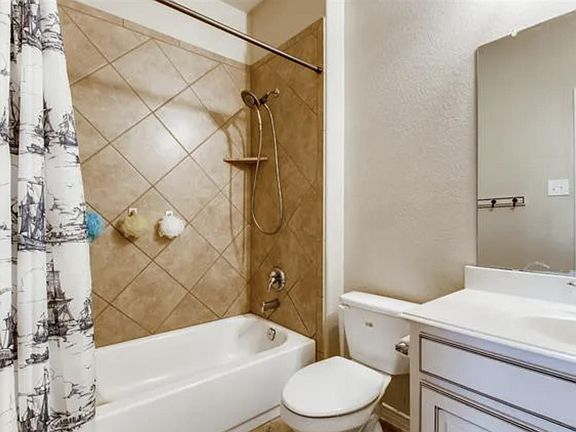 4th image of 4212 Comanche Dr