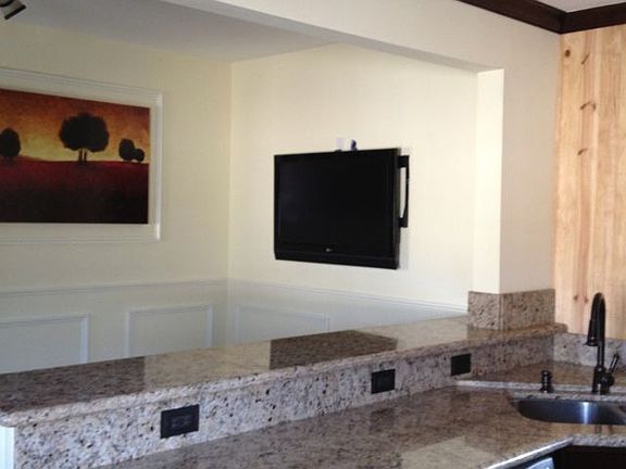 4th image of 1011 E Vine Ave
