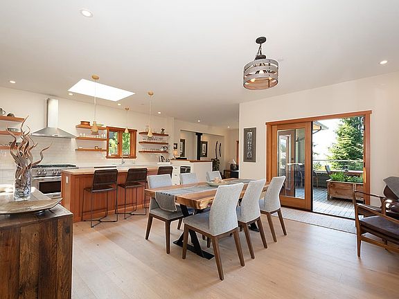 4th image of 1655 Evergreen Ln