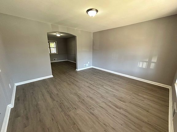 2nd image of 7842 Lockwood Rd