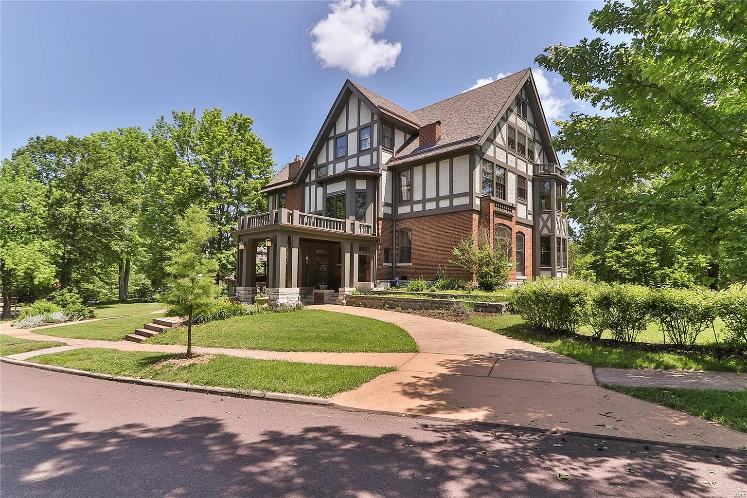 700 Yale Ave photo 1