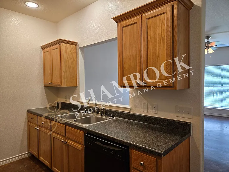 814 Chambers Creek Cir — Photo 5