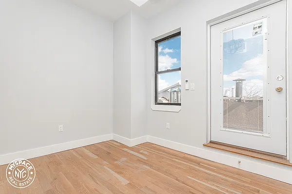 Rented by MySpaceNYC | media 20