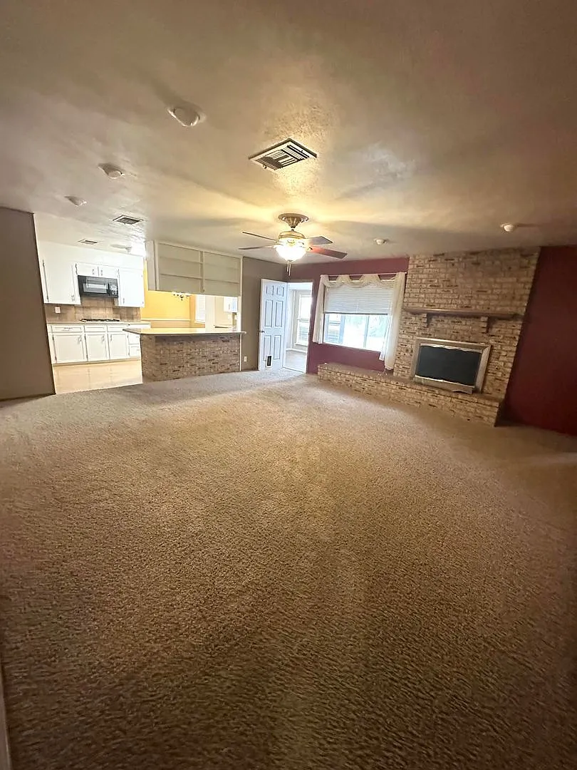 3 Bed 2 Bath Center of Town — Photo 3