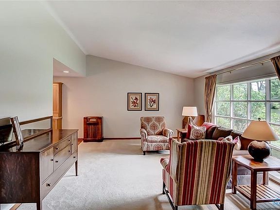 3rd image of 865 Country Club Dr