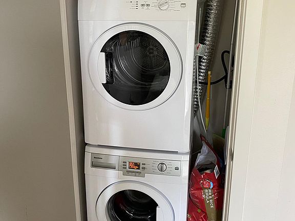 4th image of 3829 California Ave SW Unit 202