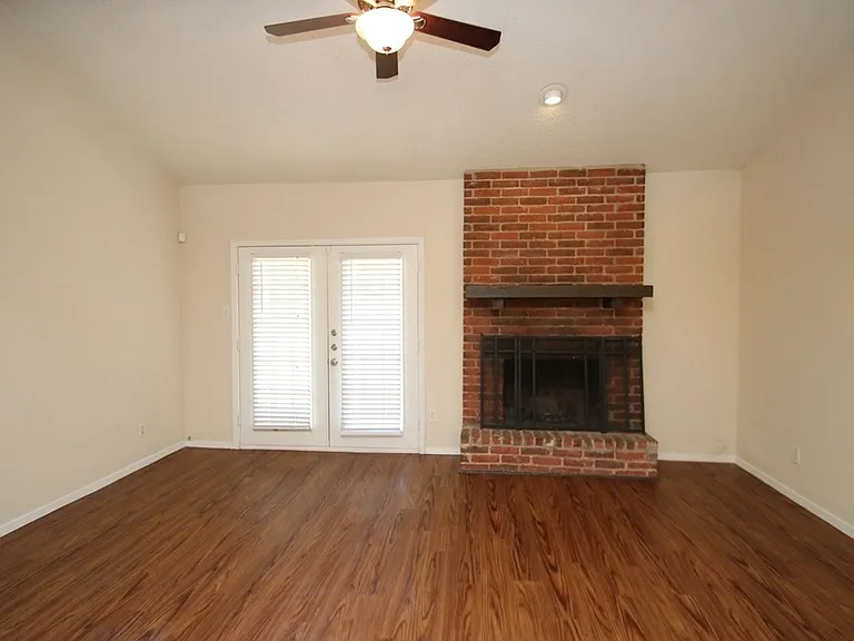 7017 Crosswood Dr — Photo 6