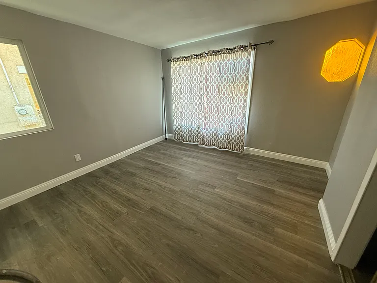 3428 S Budlong Ave — Photo 6