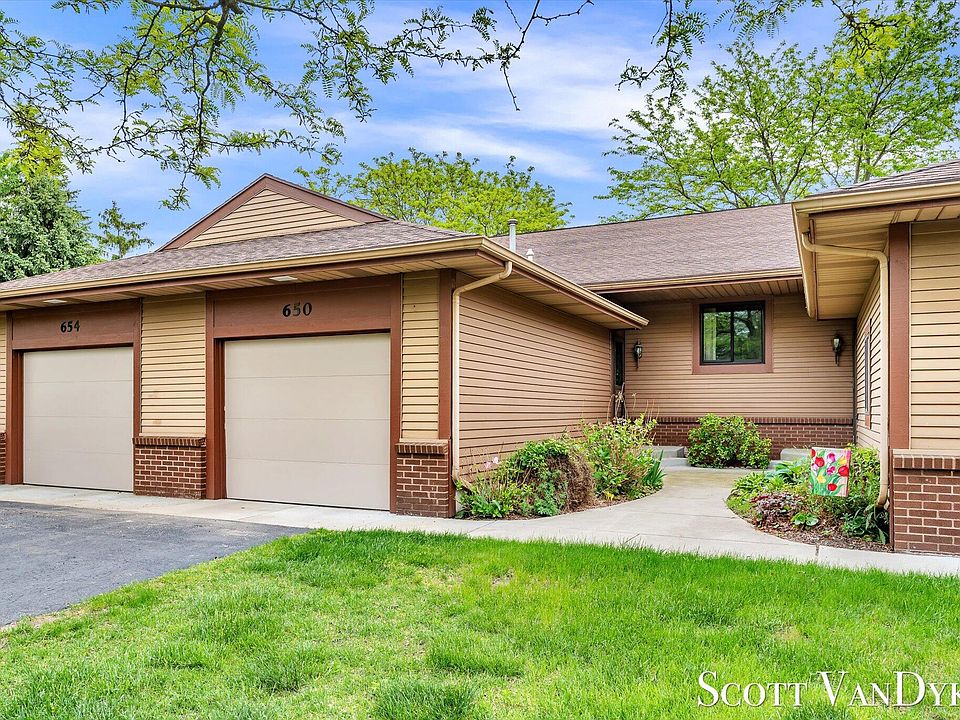 1st image of 650 Bradford Pl NE