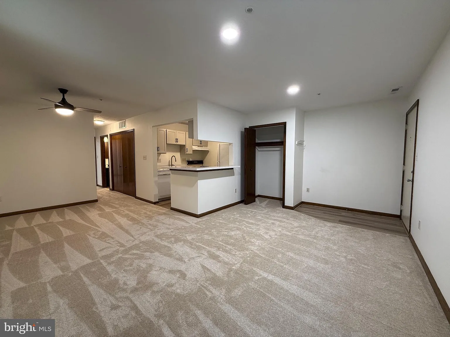 2 bed, 1.5 bath, 936 sqft, $1,800 — Photo 4