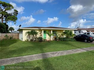 2593 Cedarcrest Rd, West Palm Beach, FL 33415