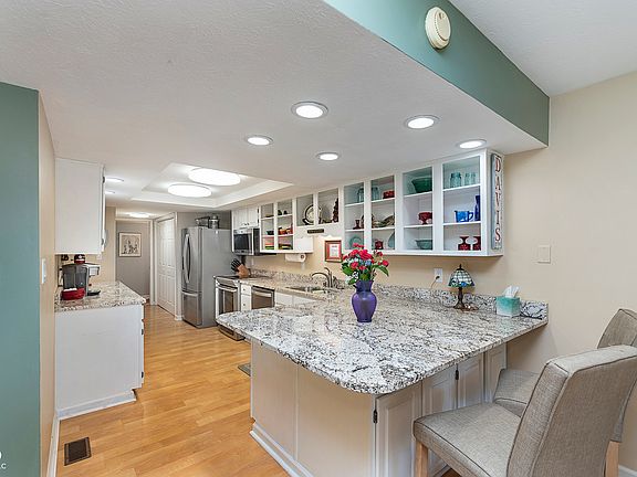 5th image of 310 Dominion Dr