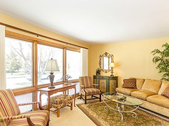 3rd image of 8735 N Oriole Ave