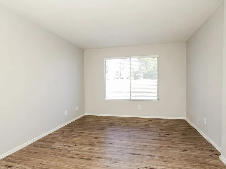 208 W Oraibi Dr — Photo 7