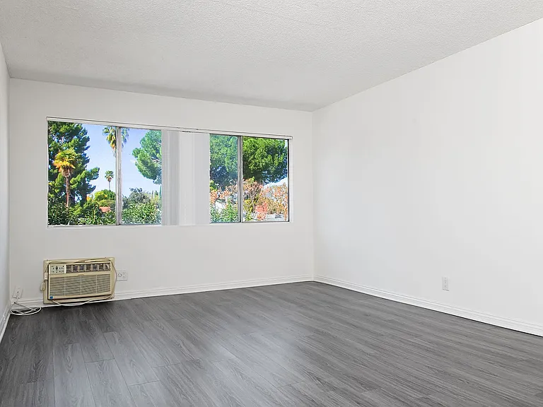 5851 Hazeltine Ave. — Photo 7
