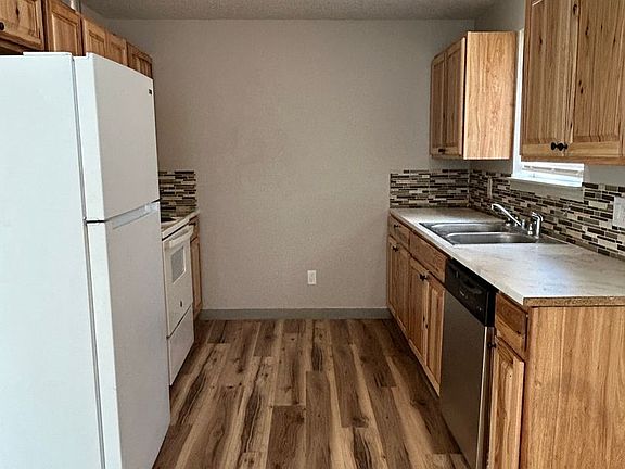 4th image of 221-223 Oregon Way