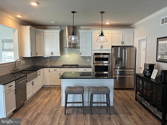 5th image of 1010 Bayberry Dr