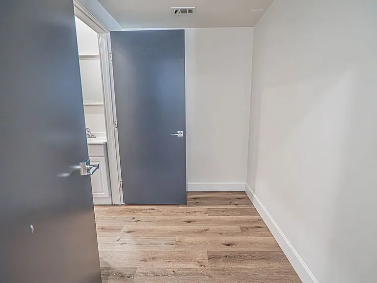 14550 Burbank Blvd #102 — Photo 10