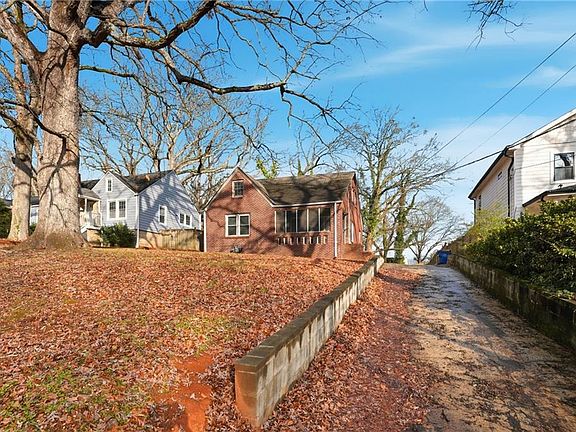 2nd image of 630 Clifton Rd SE