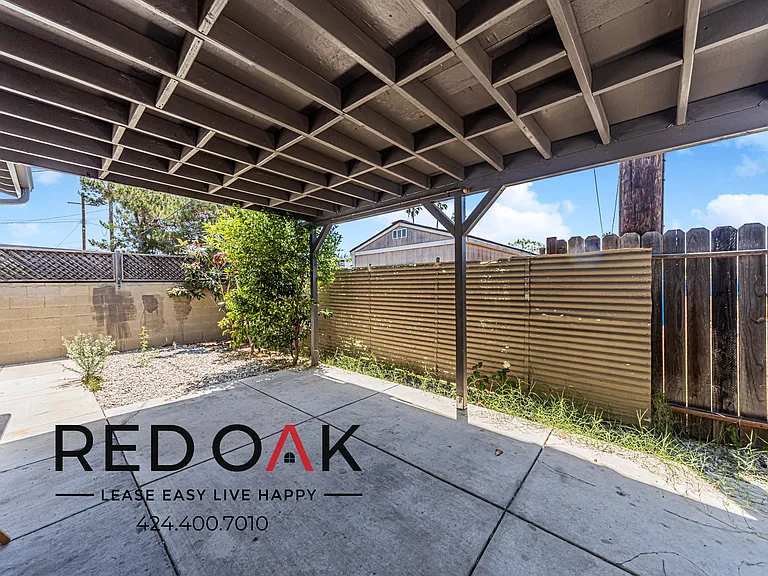 11028 Califa St — Photo 14