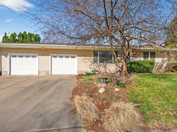 1334 7th St NW, Clinton, IA 52732